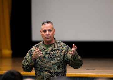 Lt. Gen. Sklenka visits Camp Foster