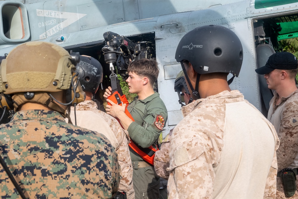 III MEF EOTG conduct Helo-Casting Training