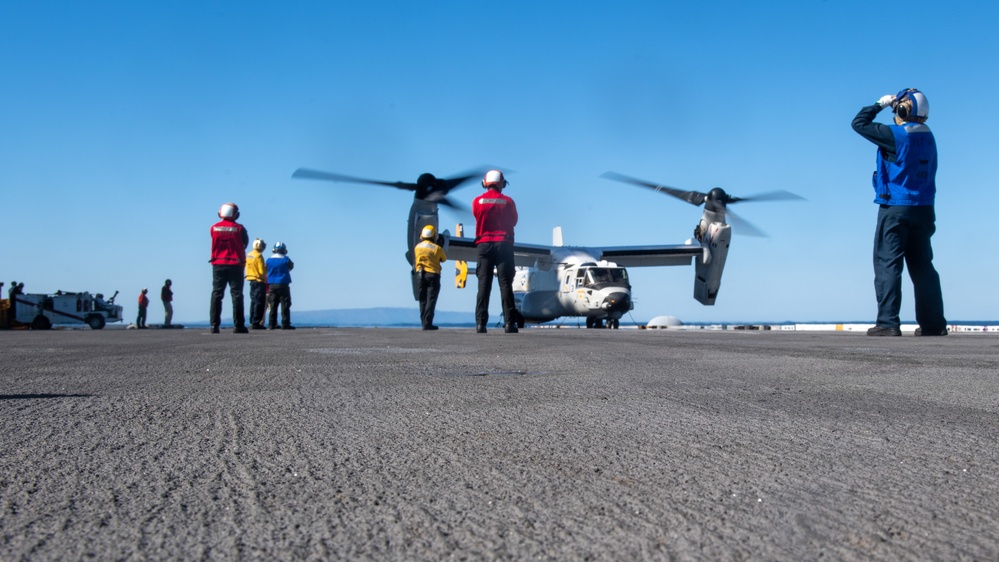 USS Ronald Reagan (CVN 76) conducts flight operations