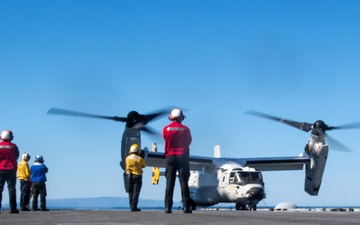 USS Ronald Reagan (CVN 76) conducts flight operations