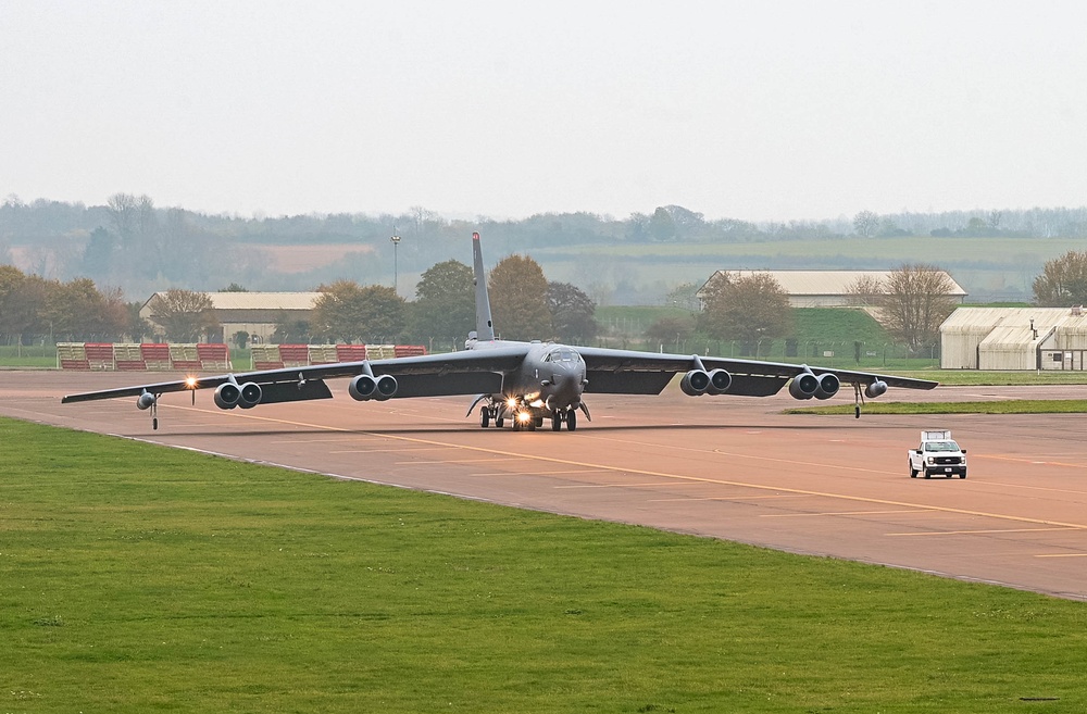 Last B-52s land at RAF Fairford for BTF 25-1