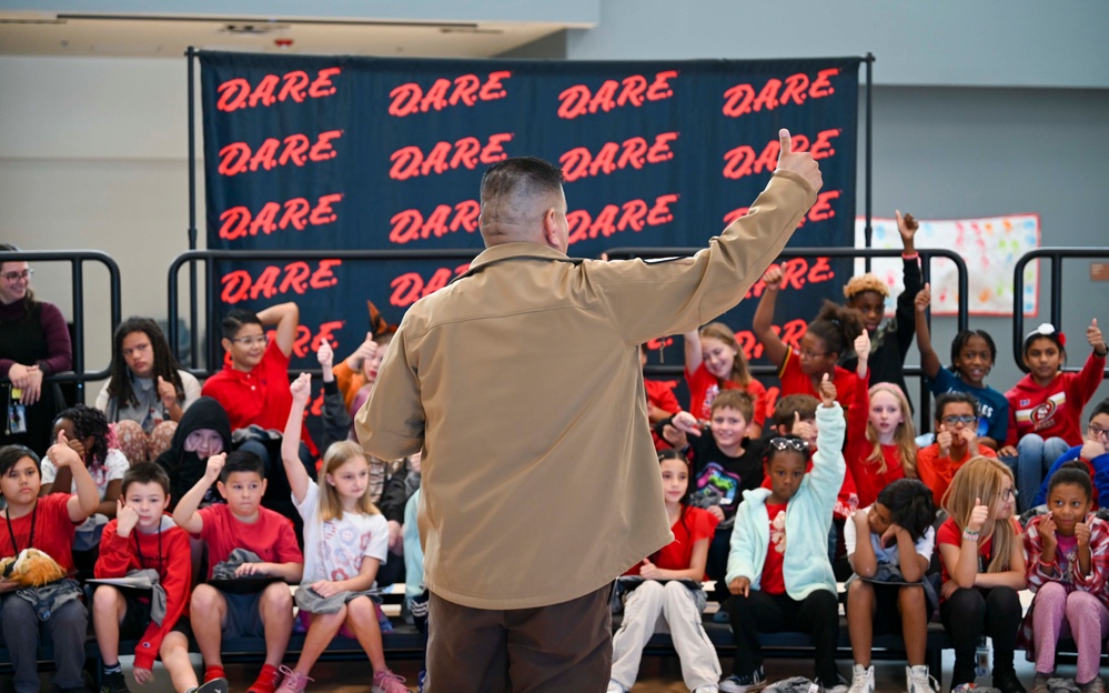 Holloman Elementary School hosts DARE graduation