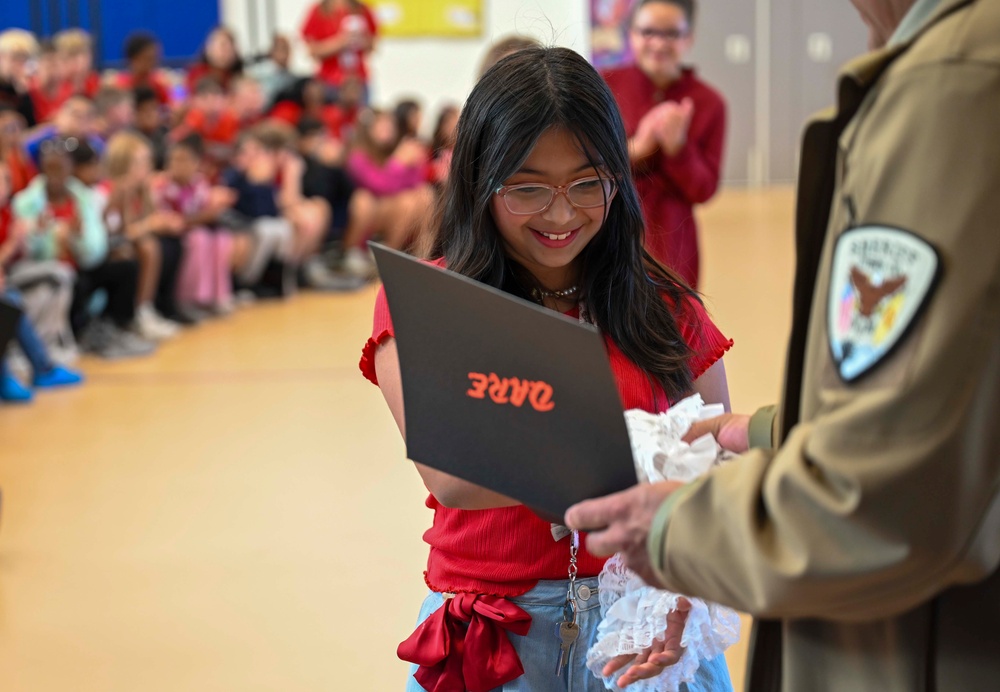 Holloman Elementary School hosts DARE graduation