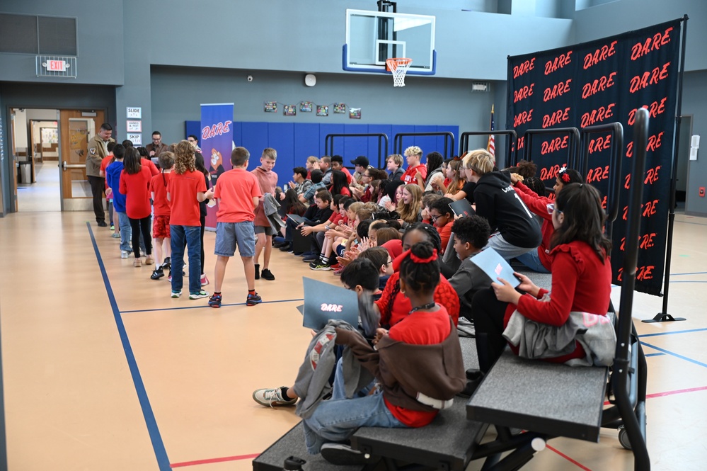 Holloman Elementary School hosts DARE graduation