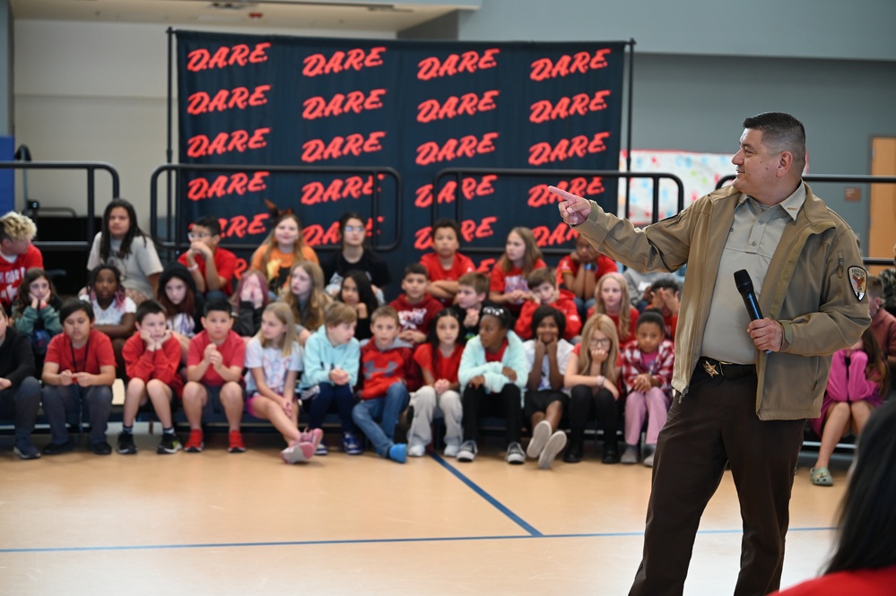 Holloman Elementary School hosts DARE graduation