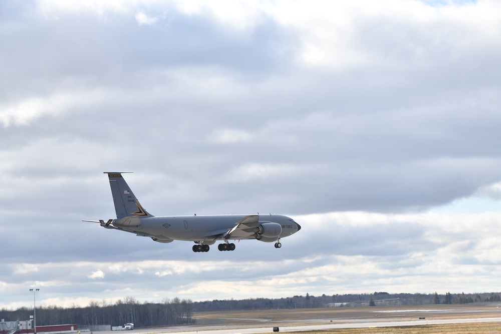 Minnesota, Michigan Air National Guard Conduct Civic Leader Flight