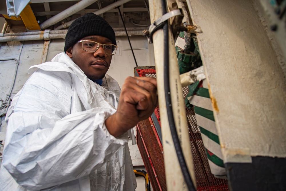 Nimitz Sailor Paints Bulkhead