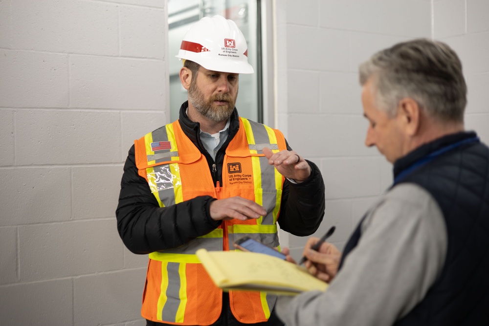 Kansas City Levees Program Manager Discusses Project with Local Reporter