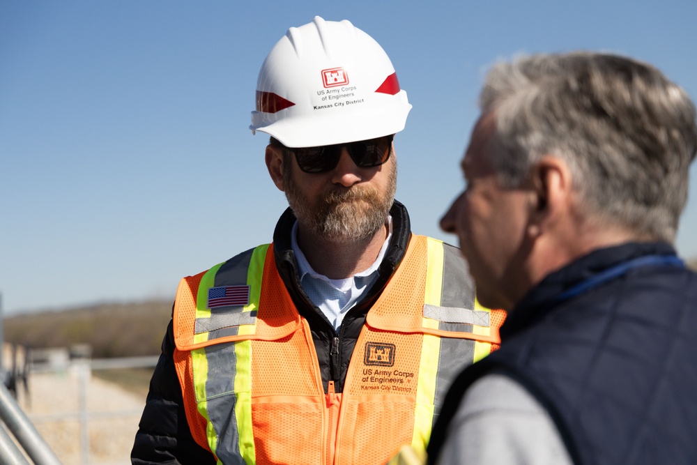 Kansas City Levees Program Manager Discusses Project with Local Reporter