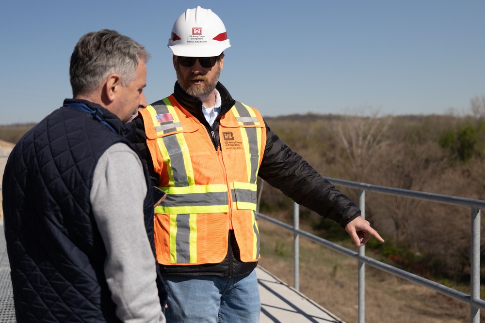 Kansas City Levees Program Manager Discusses Project with Local Reporter