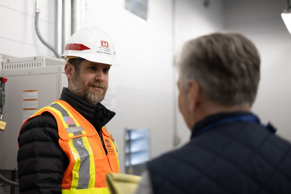 Kansas City Levees Program Manager Discusses Project with Local Reporter