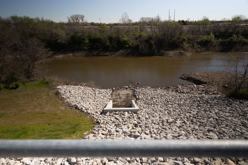 Kansas City Levees Program Manager Discusses Project with Local Reporter