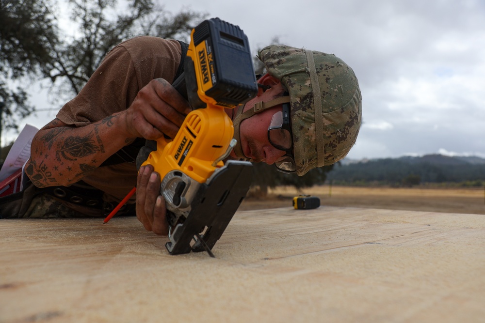 NMCB 4 Seabees and 7ESB Marines Work Together