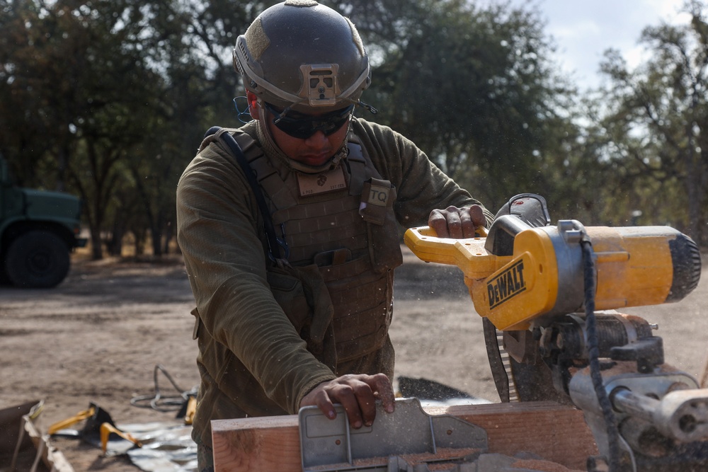 NMCB 4 Seabees and 7ESB Marines Work Together