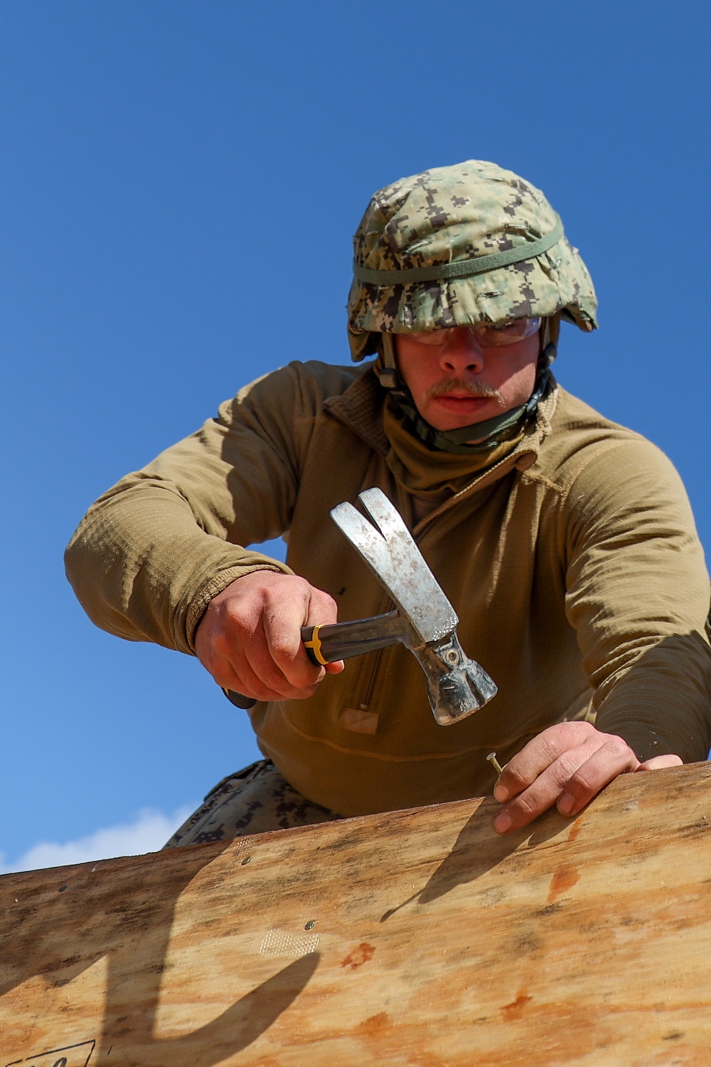 NMCB 4 Seabees and 7ESB Marines Work Together