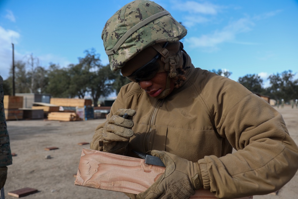 NMCB 4 Seabees and 7ESB Marines Work Together