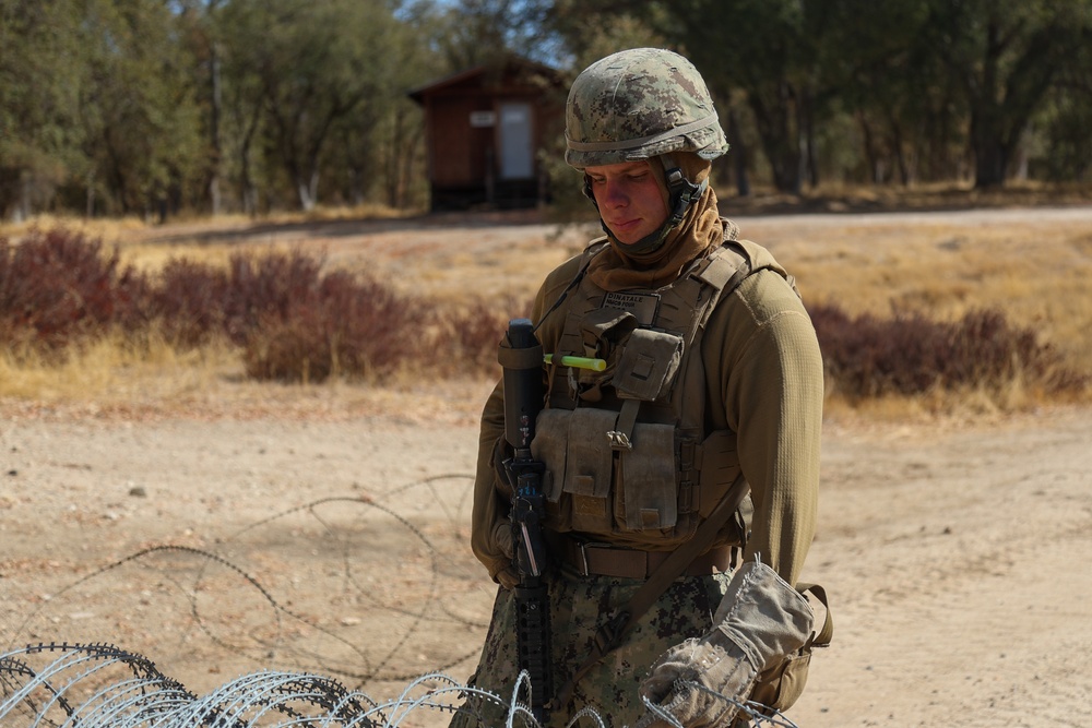 NMCB 4 Seabees and 7ESB Marines Work Together