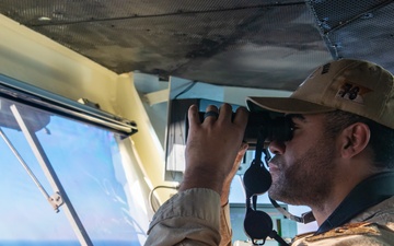 USS Ronald Reagan (CVN 76) Sailors perform bridge operations