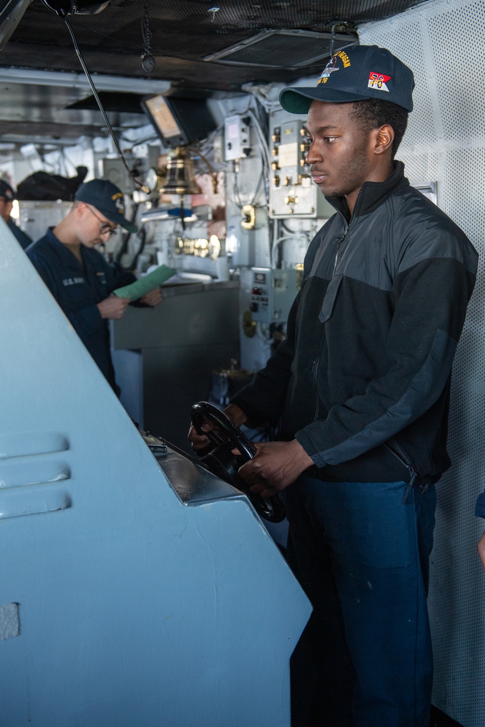 USS Ronald Reagan (CVN 76) Sailors perform bridge operations