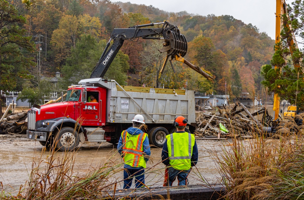 USACE Assist with Debris Removal From Lake Lure
