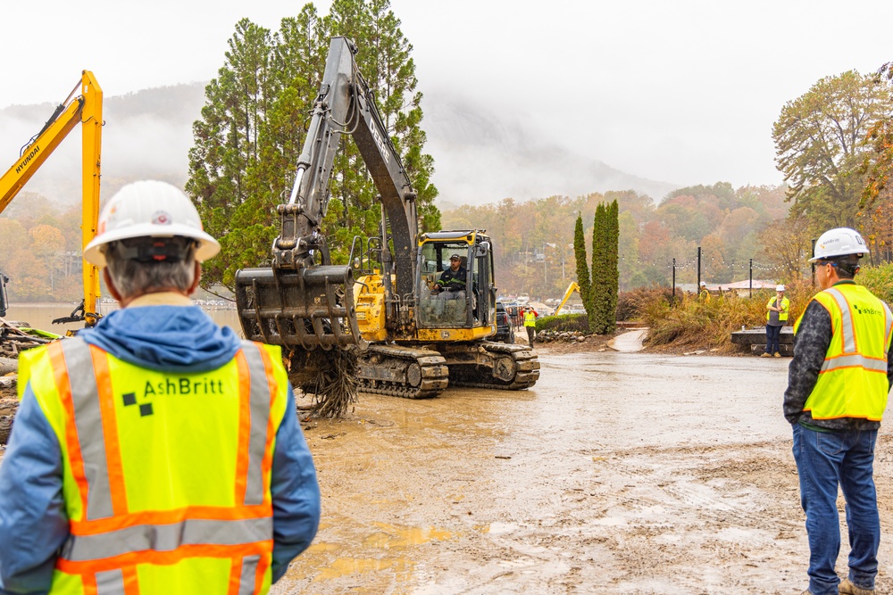 USACE Assist with Debris Removal From Lake Lure