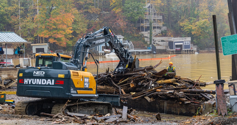 USACE Assist with Debris Removal From Lake Lure