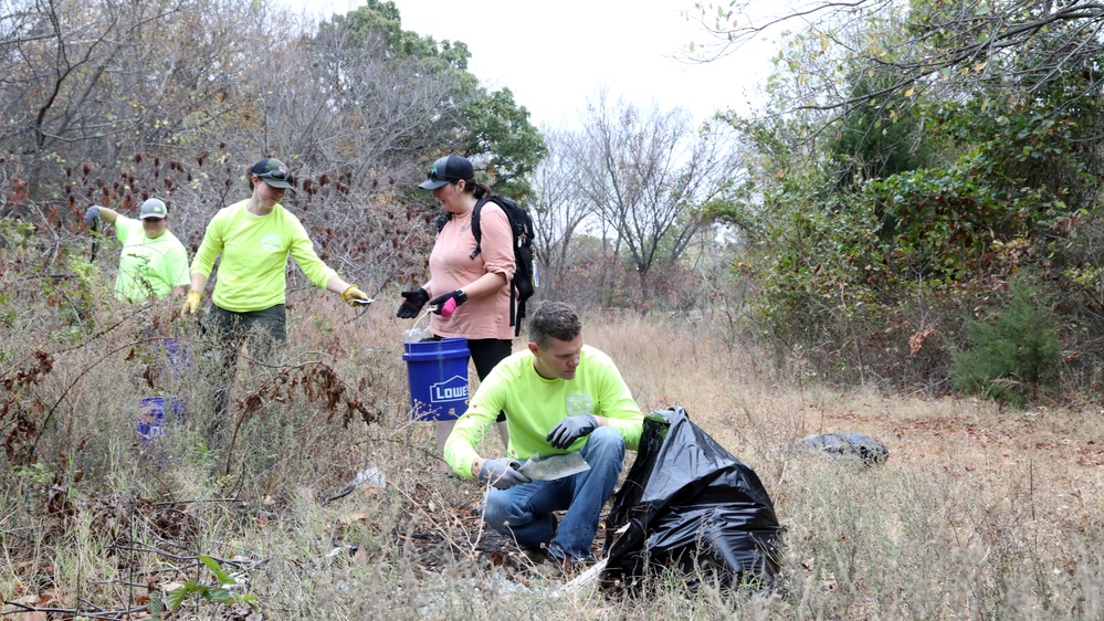 Volunteers, Lake Offices Clean up Skiatook Lake park