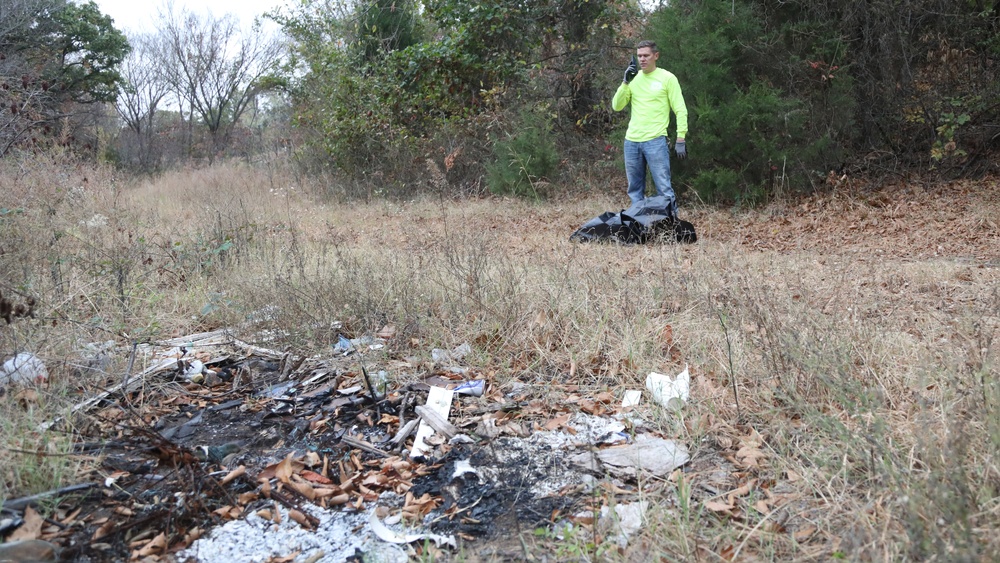 Volunteers, Lake Offices Clean up Skiatook Lake park