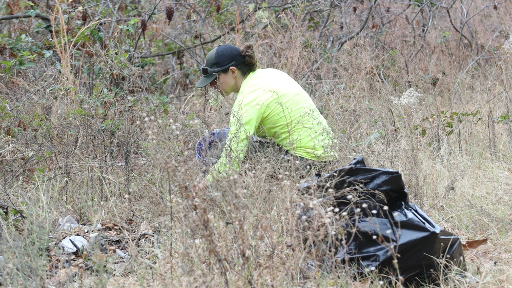 Volunteers, Lake Offices Clean up Skiatook Lake park