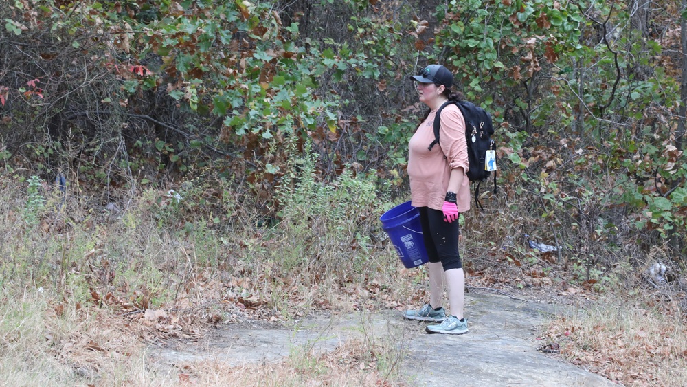 Volunteers, Lake Offices Clean up Skiatook Lake park