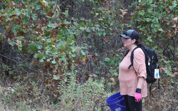 Volunteers, Lake Offices Clean up Skiatook Lake park