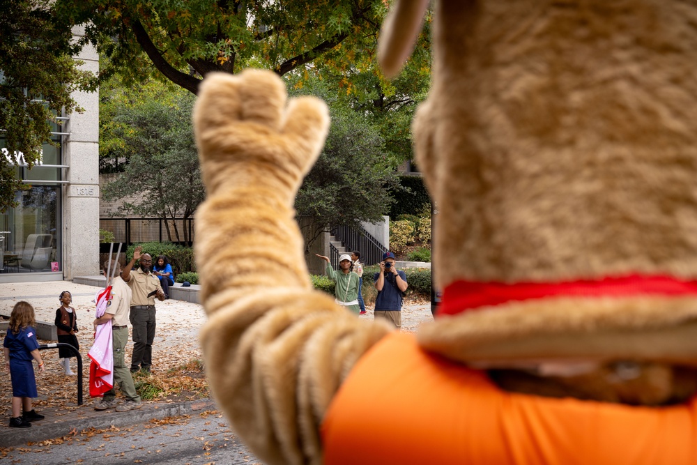 Bobber Visits the Georgia Veterans Day Parade