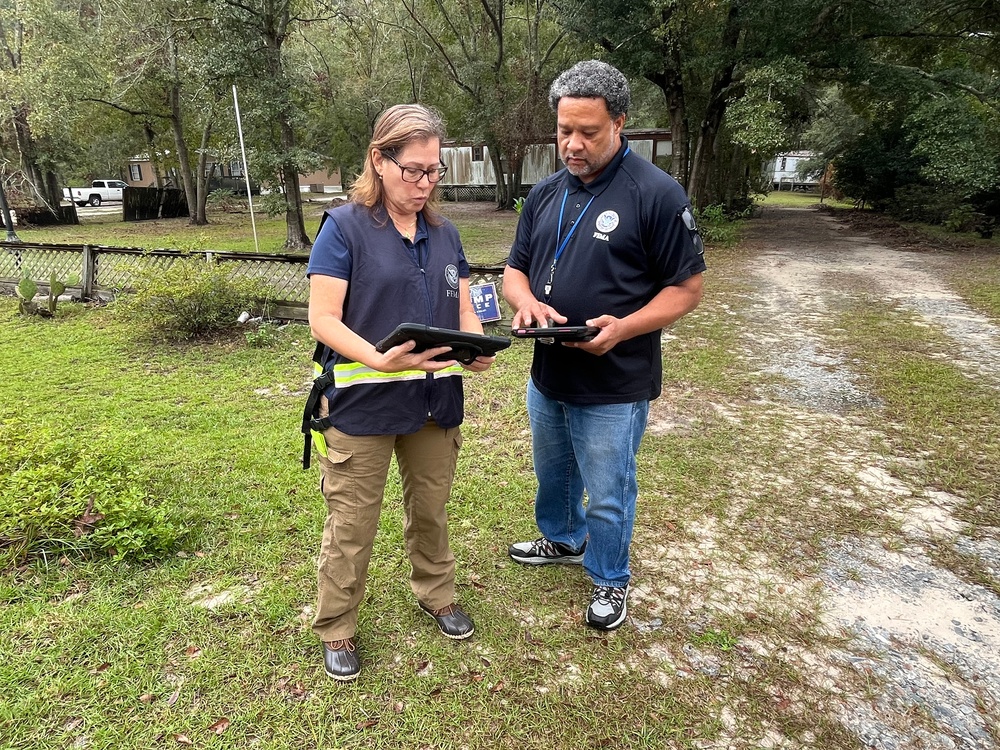 FEMA DSA Outreach Specialists Provide Information to Survivors of Hurricane Helene