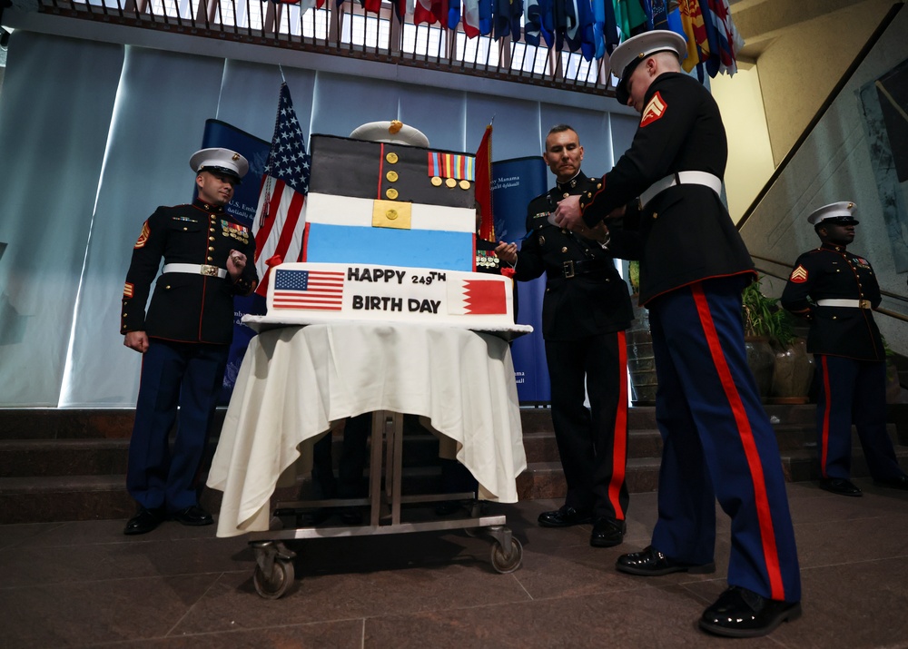 TF 51/5 commanding general participates in U.S. Embassy Marine Corps birthday cake cutting ceremony