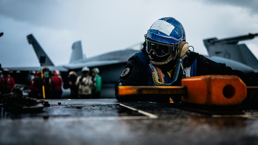 USS George Washington Conducts Flight Operations