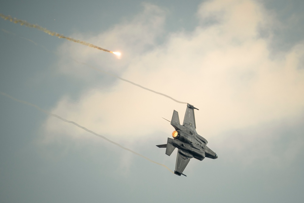 15th MEU, USS Boxer Conduct Air Power Demonstration On 249th Marine Corps Birthday