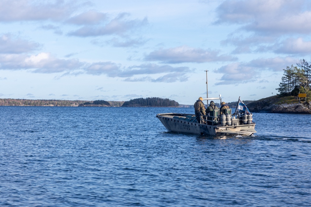 U.S. Marines Participate in a Coxswains Course