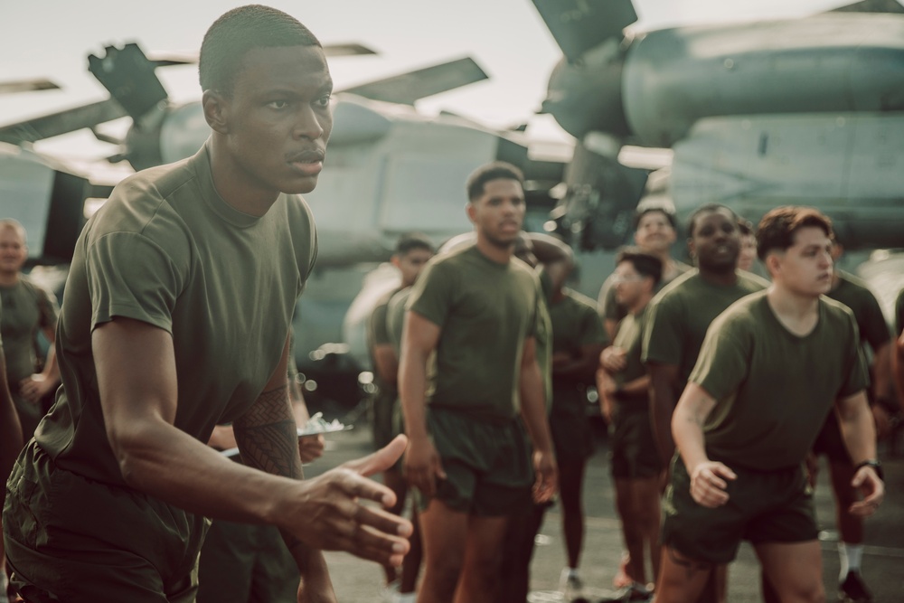 15th MEU Holds PT Competition to Celebrate Second 249th Birthday