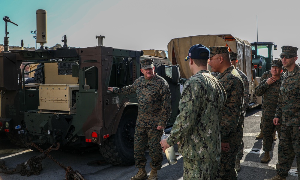 MFEA CG Visits 24th MEU (SOC)