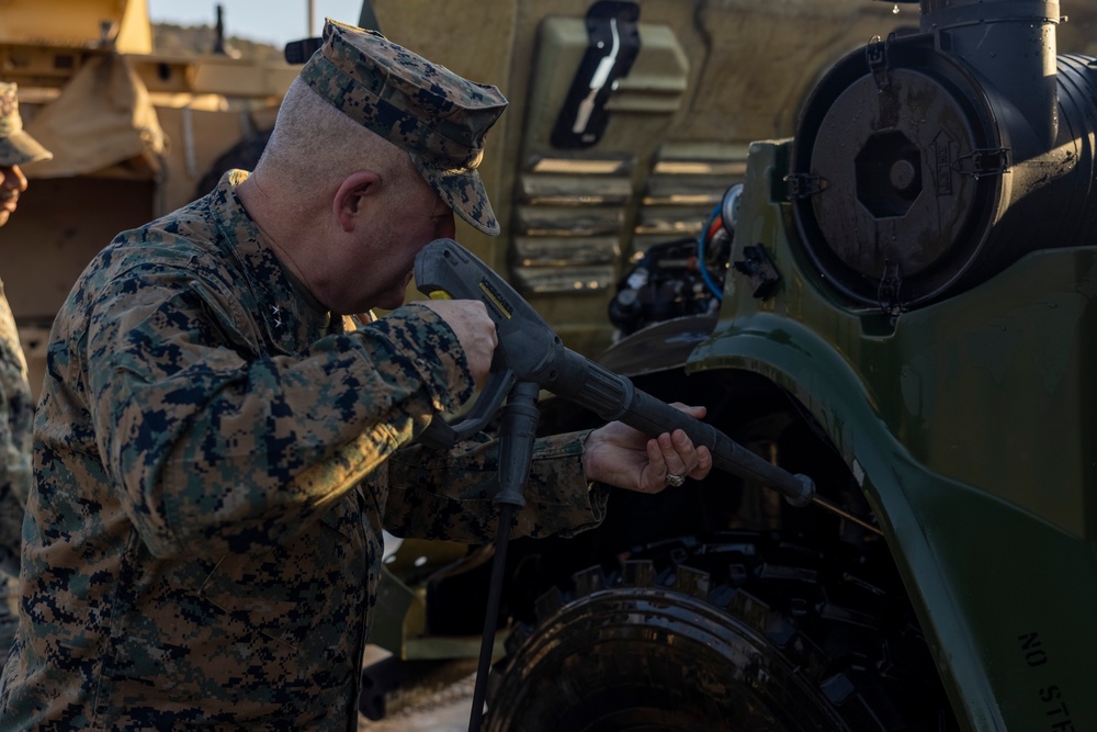 MFEA CG Visits 24th MEU (SOC)