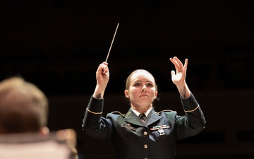 Soldier-musicians create tunes, perform at university