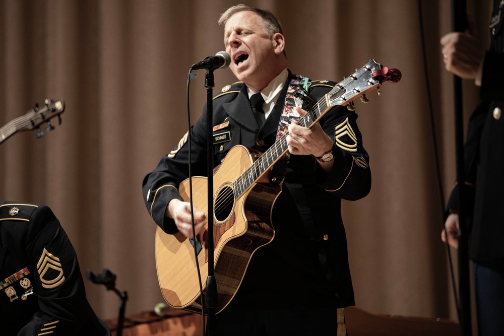 Soldier-musicians create tunes, perform at university