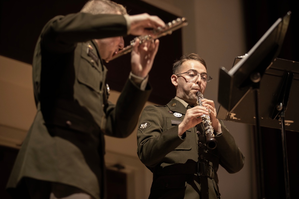 Soldier-musicians create tunes, perform at university