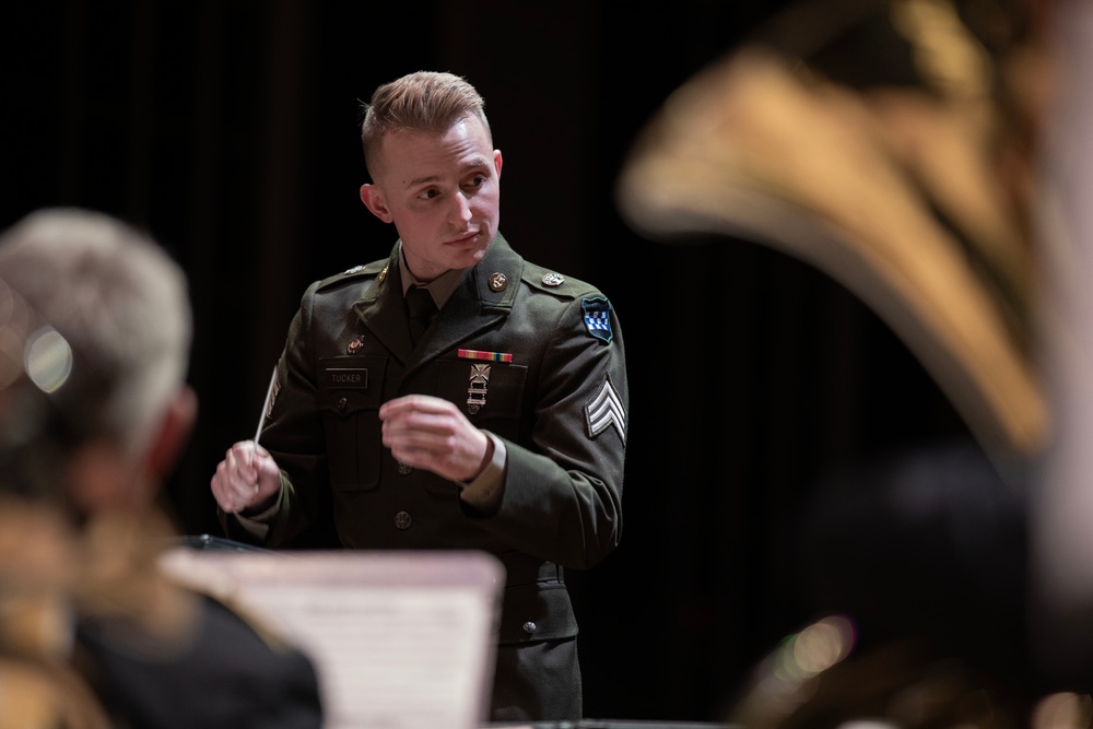 Soldier-musicians create tunes, perform at university