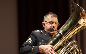 Soldier-musicians create tunes, perform at university