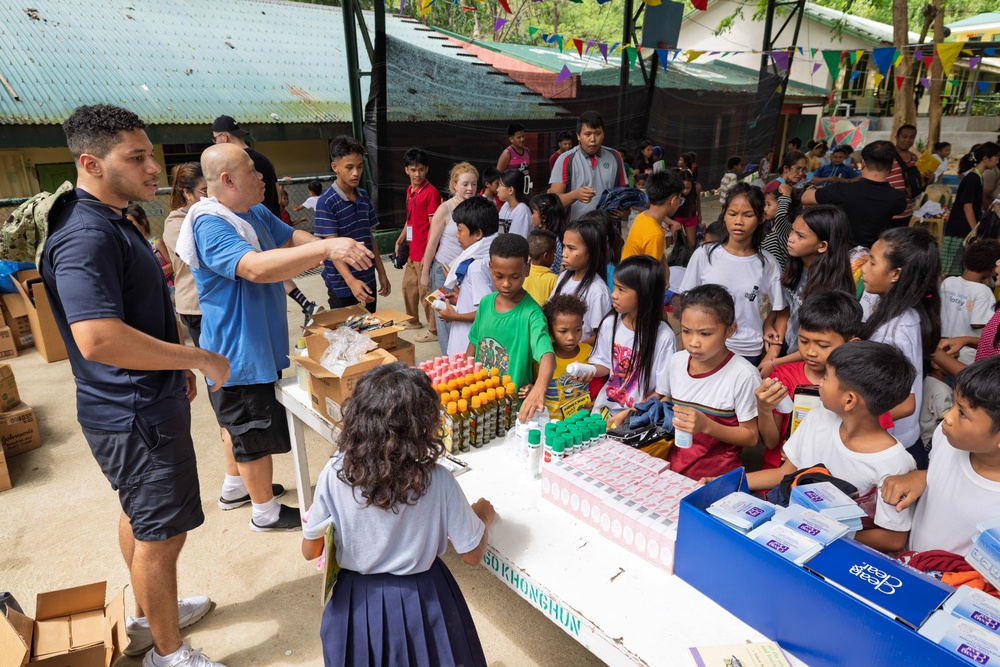 MSC Far East, Singapore Team Deliver Goodwill to Philippine Aeta Children