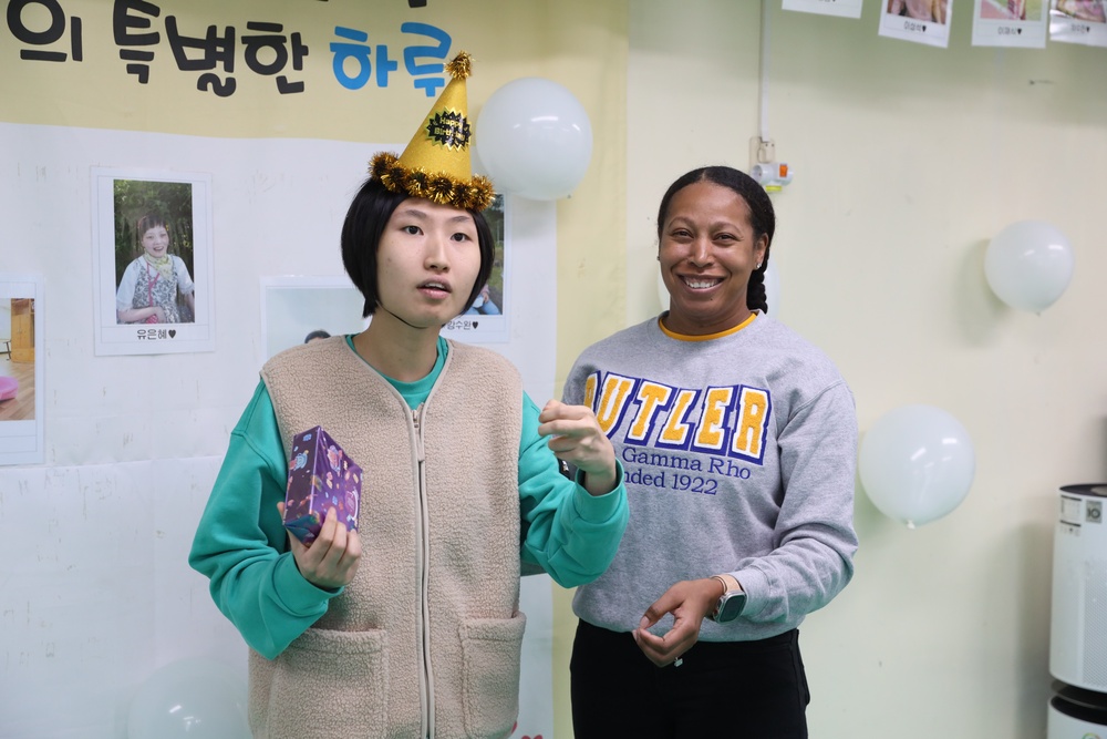 Good Neighbor Volunteer Program at Sunmyung Rehab Center Birthday Party.