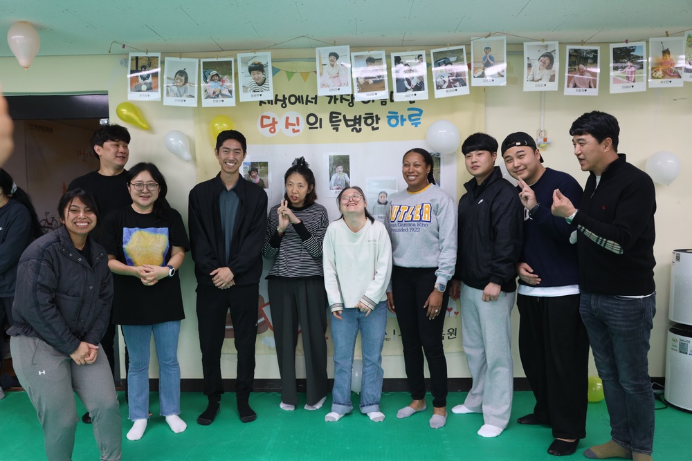 Good Neighbor Volunteer Program at Sunmyung Rehab Center Birthday Party.