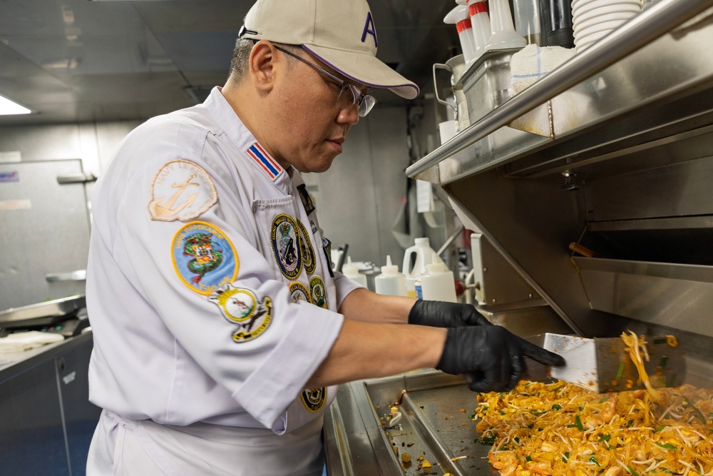 Thai Chef Recognized for Volunteer Work Supporting U.S. Navy Ships