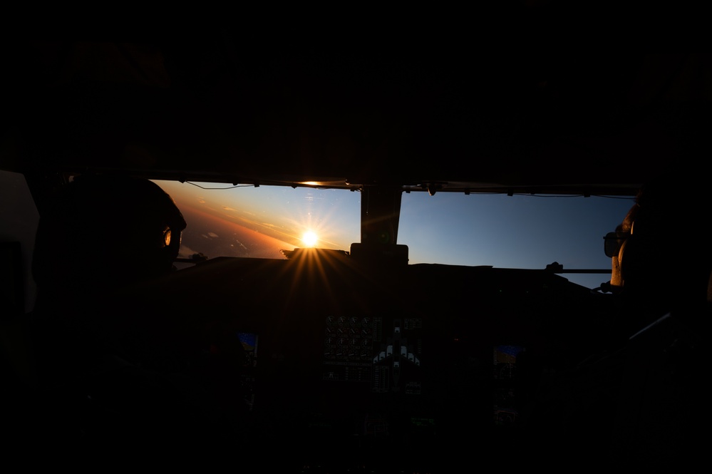 U.S. KC-135 refuels Fighting Falcons over CENTCOM